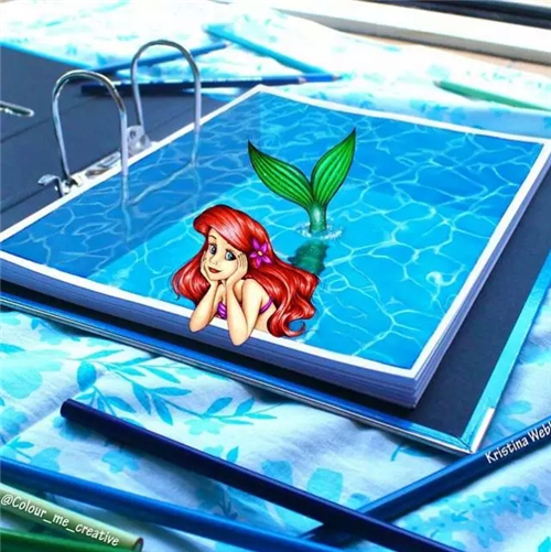 本子变游泳池，美人鱼跃出水面