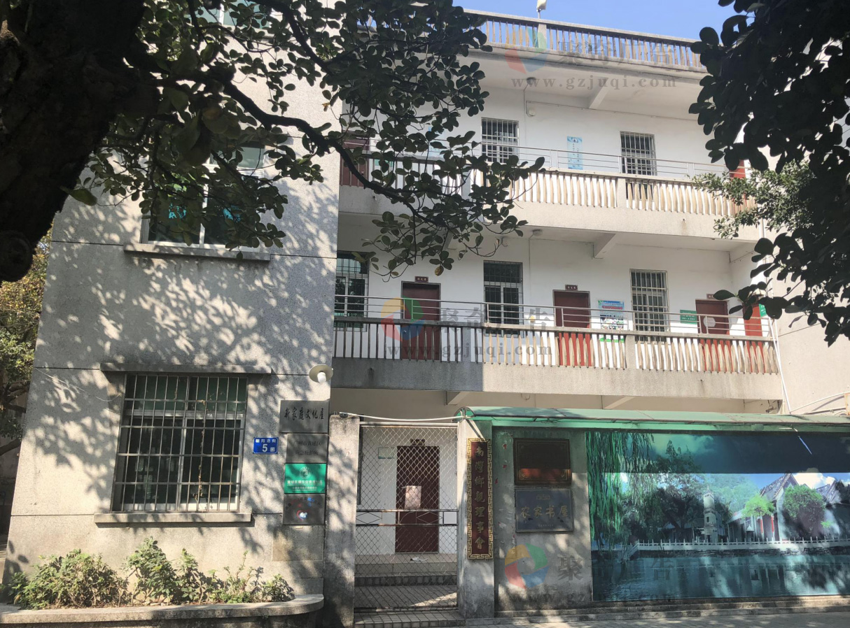 南湾社区党群服务中心旧外观环境.jpg 南湾社区党群服务中心旧外观环境.jpg