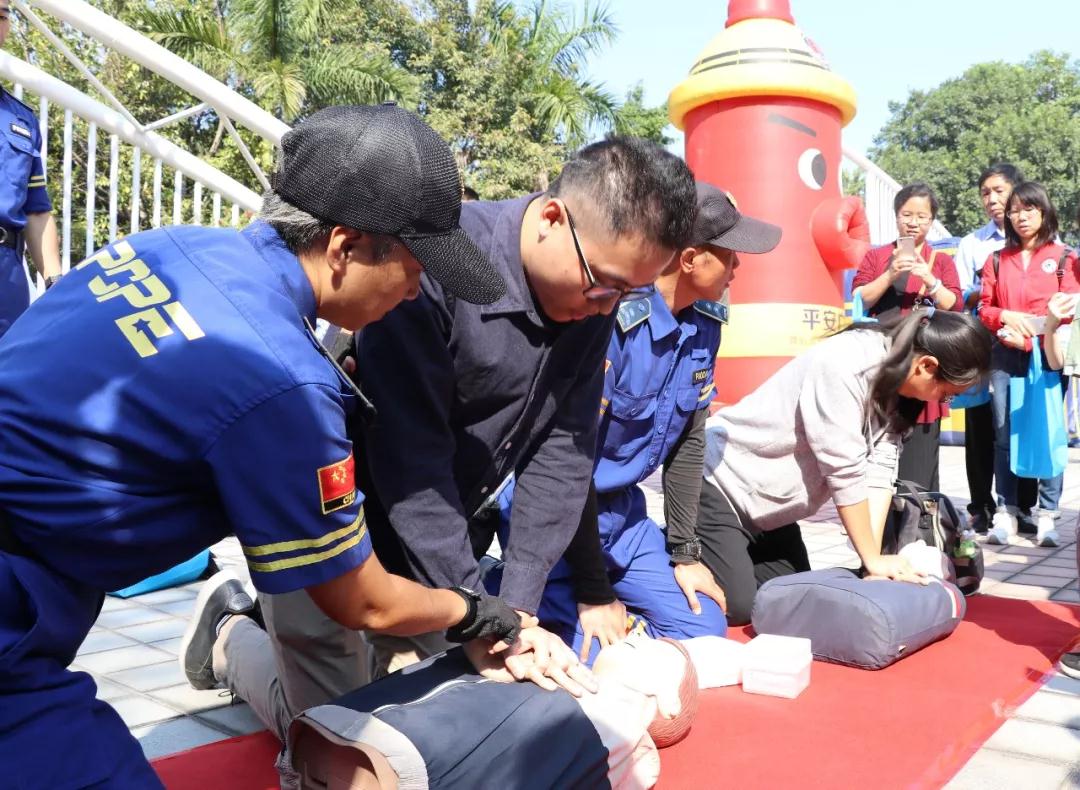 学习心肺复苏法 危难时刻可以救人一命.jpg